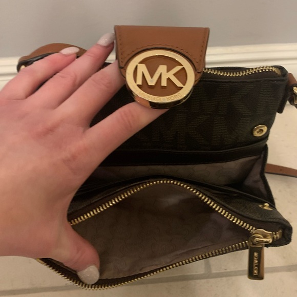 Michael Kors Crossbody purse. Mint condition!! - Picture 6 of 8